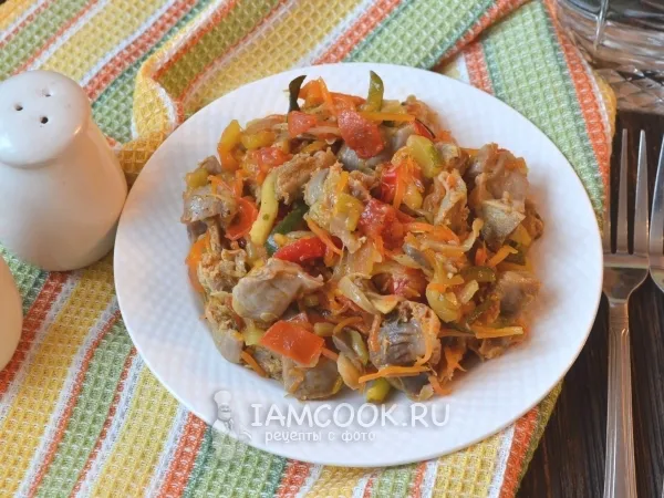 Фото готового блюда: Теплый овощной салат с куриными желудками