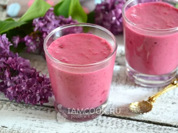 Фото готового блюда: Сливочный мусс с чёрной смородиной