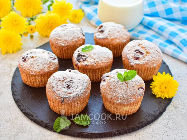 Фото блюда: Творожные маффины с вишней