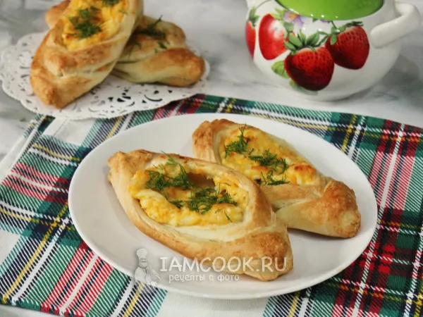 Фото блюда: Лодочки из слоеного теста с яйцом