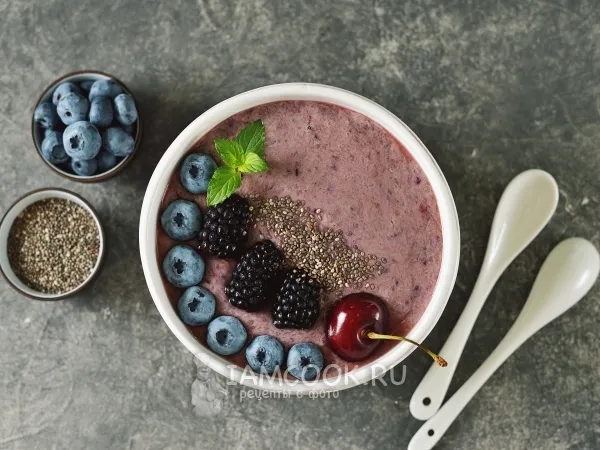 Фото блюда: Ягодный смузи боул с семенами чиа