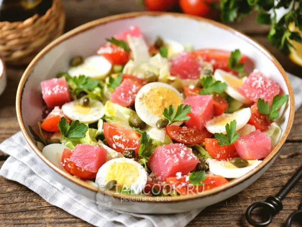 Фото готового блюда: Салат с копченым тунцом