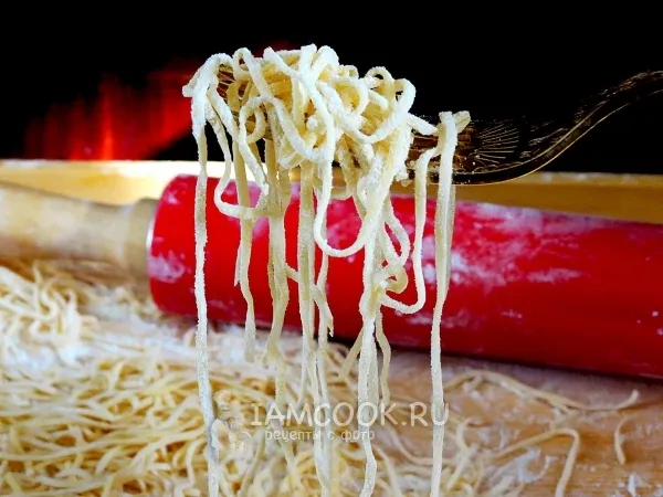 Фото готового блюда: Домашняя лапша двух видов