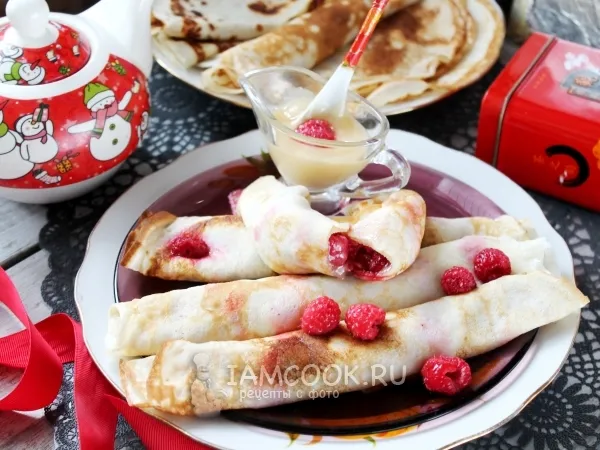 Фото готового блюда: Заварные блинчики с малиной