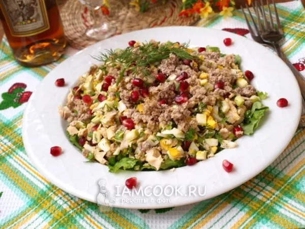Фото готового блюда: Салат с курицей и гранатом