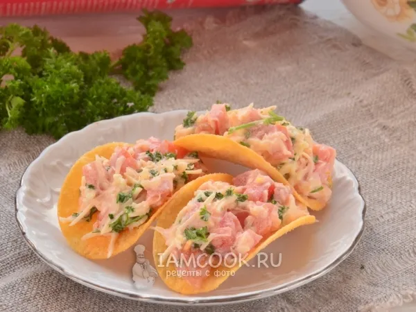 Фото блюда: Закуска на чипсах с помидорами