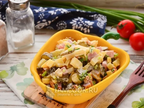 Фото готового блюда: Салат с ветчиной и орехами