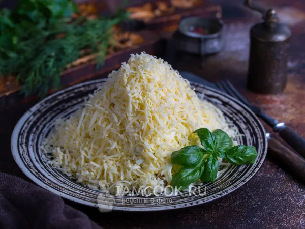 Фото блюда: Салат «Египетская пирамида» с печенью трески