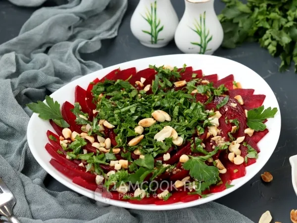 Фото блюда: Салат из свеклы с арахисом