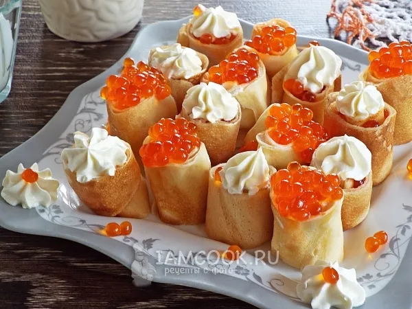 Фото блюда: Блины с икрой и сметаной