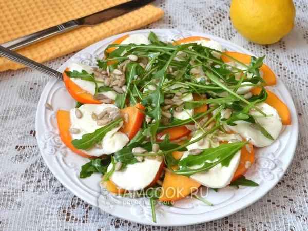 Фото блюда: Салат из хурмы с моцареллой