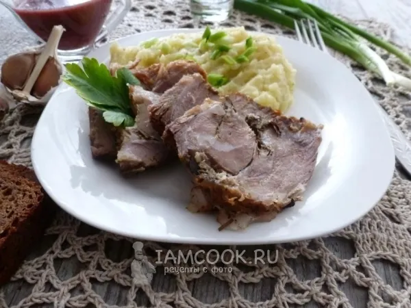 Фото блюда: Запеченная свиная ножка (голяшка)