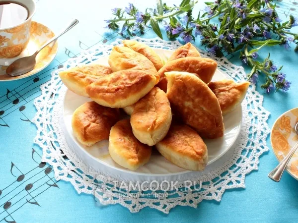 Фото готового блюда: Пирожки с клубникой