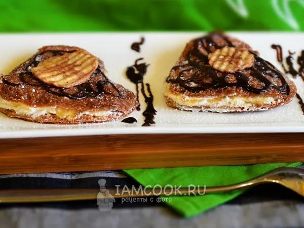 Фото готового блюда: Шоколадные блинчики с творожным кремом и бананом