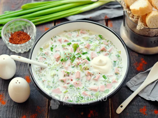 Фото готового блюда: Окрошка на квасе с колбасой без яиц