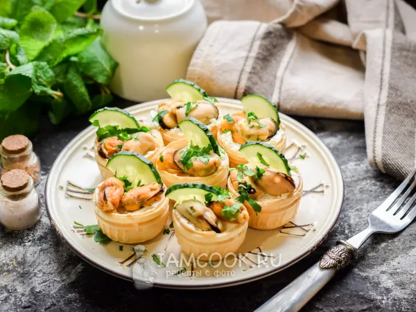 Фото готового блюда: Тарталетки с мидиями и творожным сыром