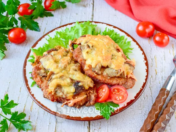 Фото готового блюда: Шницель с грибами и сыром в духовке