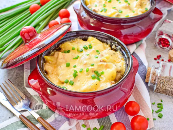 Фото блюда: Жульен с курицей, картошкой и грибами в горшочках