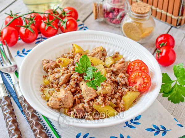 Фото блюда: Гречка с картошкой и мясом на сковороде