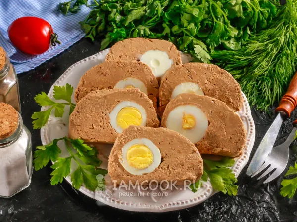 Фото готового блюда: Рулет из куриной печени с яйцом