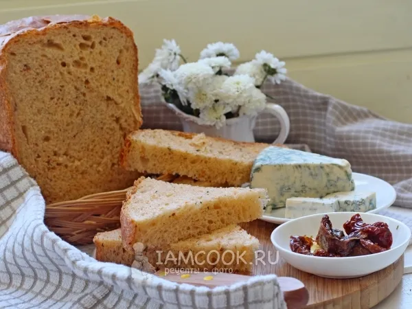 Фото готового блюда: Хлеб с вялеными томатами и сыром