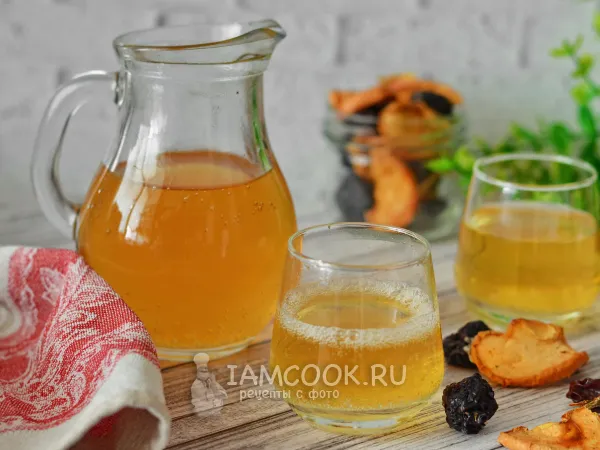 Фото блюда: Квас из березового сока с изюмом и сухофруктами