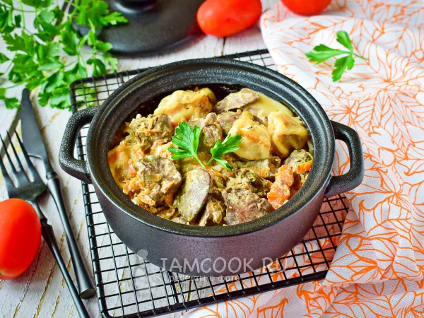 Фото готового блюда: Пельмени по-таежному (с печенью в горшочках)