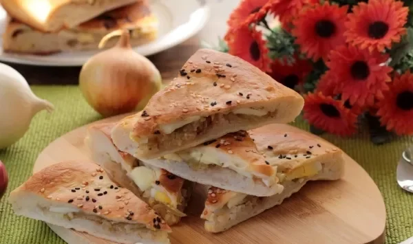 Фото блюда: Пирог с луком и яйцом