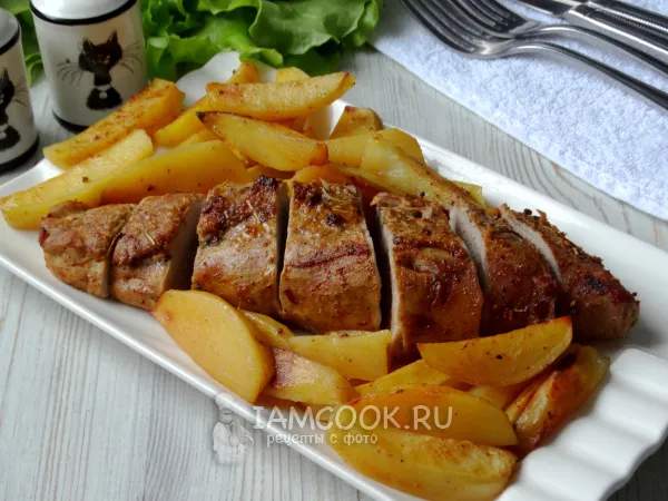 Фото блюда: Свиная вырезка с картошкой в духовке