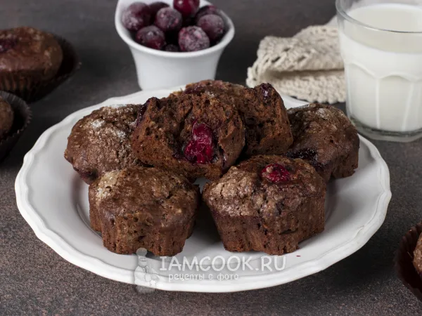 Фото блюда: Шоколадные маффины с вишней