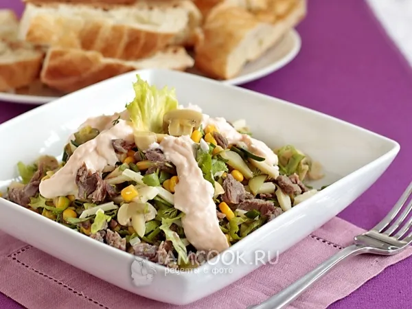 Фото готового блюда: Мясной салат с грибами
