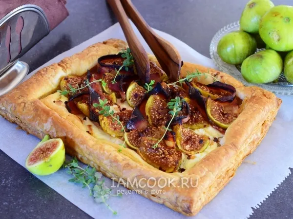 Фото блюда: Тарт из слоеного теста с инжиром, сыром и беконом