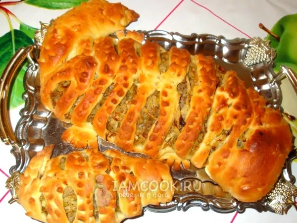Фото готового блюда: Мясной пирог «Дракончик»
