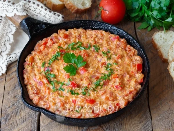 Фото готового блюда: Менемен (турецкая яичница / омлет)