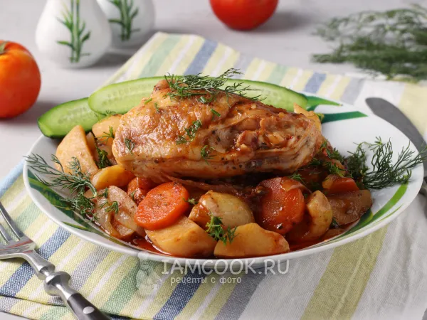 Фото блюда: Тушёные куриные бёдра с картошкой