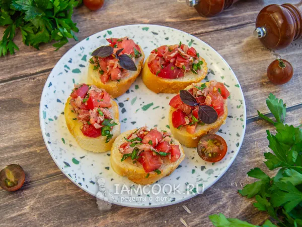 Фото блюда: Брускетта с тунцом и помидорами