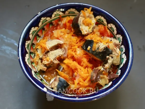 Фото блюда: Скумбрия с овощами в горшочках в духовке