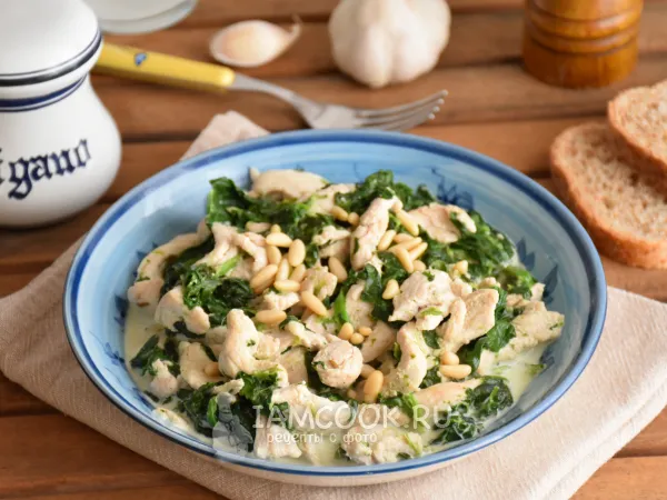 Фото готового блюда: Индейка со шпинатом в сливочном соусе