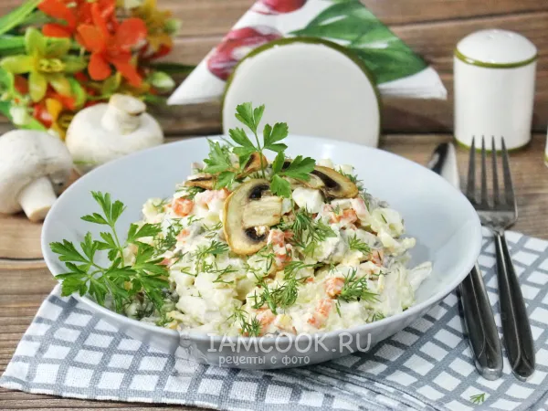 Фото готового блюда: Салат «Оливье» с жареными грибами