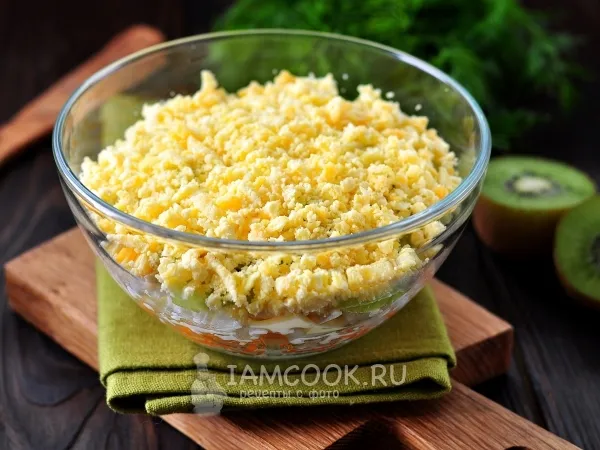 Фото блюда: Салат с морковью по-корейски и киви