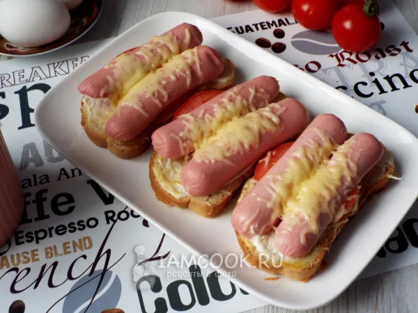 Фото блюда: Горячие бутерброды с сосисками в духовке