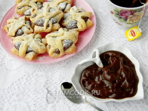 Фото готового блюда: Десертный шоколадный крем + слоечки