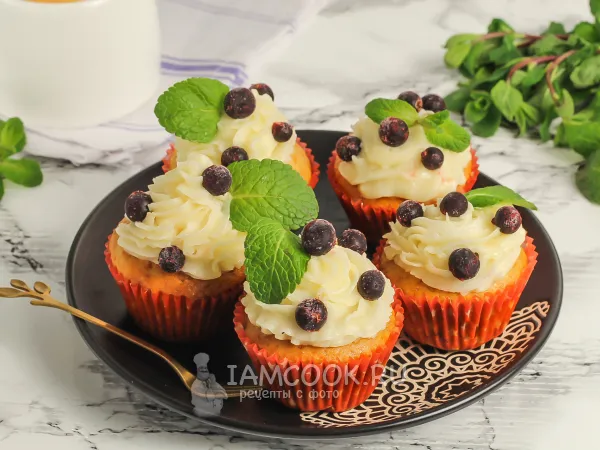 Фото блюда: Капкейки с черной смородиной