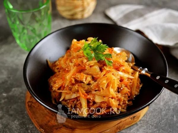 Фото готового блюда: Капуста с баклажанами на сковороде