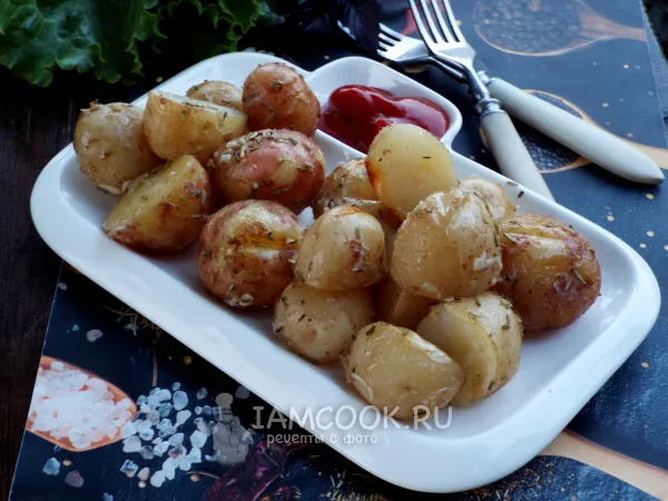 Фото готового блюда: Молодая картошка на мангале в фольге