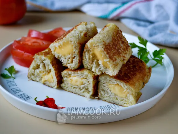 Фото блюда: Рулетики из хлеба с сыром