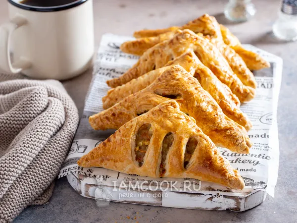 Фото готового блюда: Слойки с фаршем и картошкой