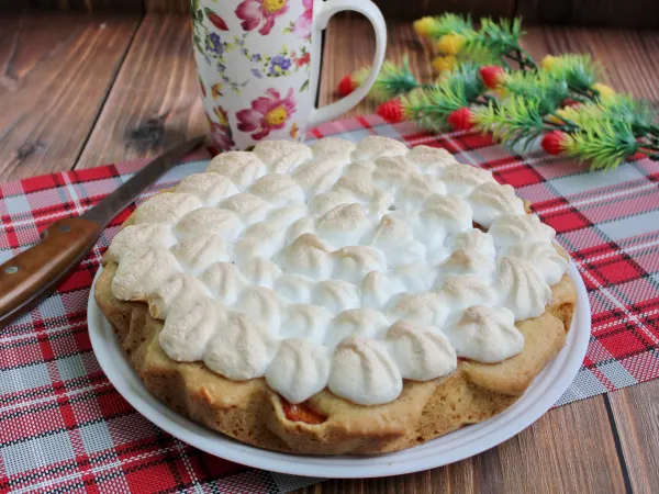 Фото блюда: Пирог с абрикосами и безе (меренгой)