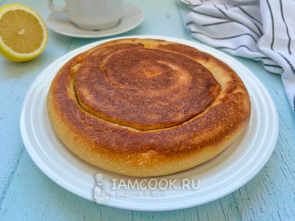 Фото готового блюда: Кабардинский слоеный сладкий хлеб на сковороде