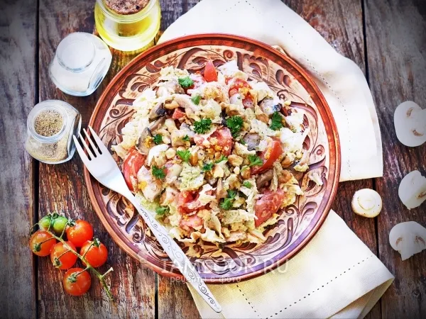 Фото блюда: Салат с курицей, шампиньонами и пекинской капустой
